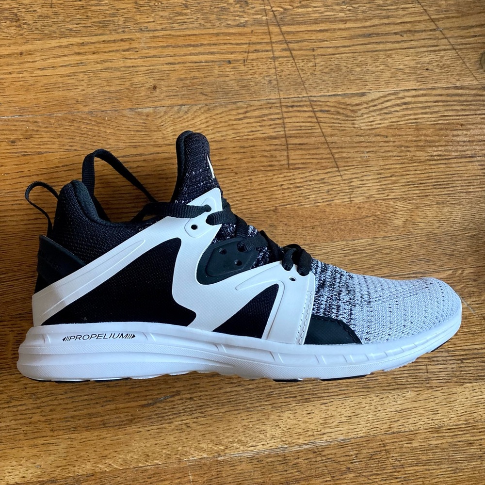 Athletic Propulsion Labs - Women’s Ascend Shoe (Size 8.5 US)